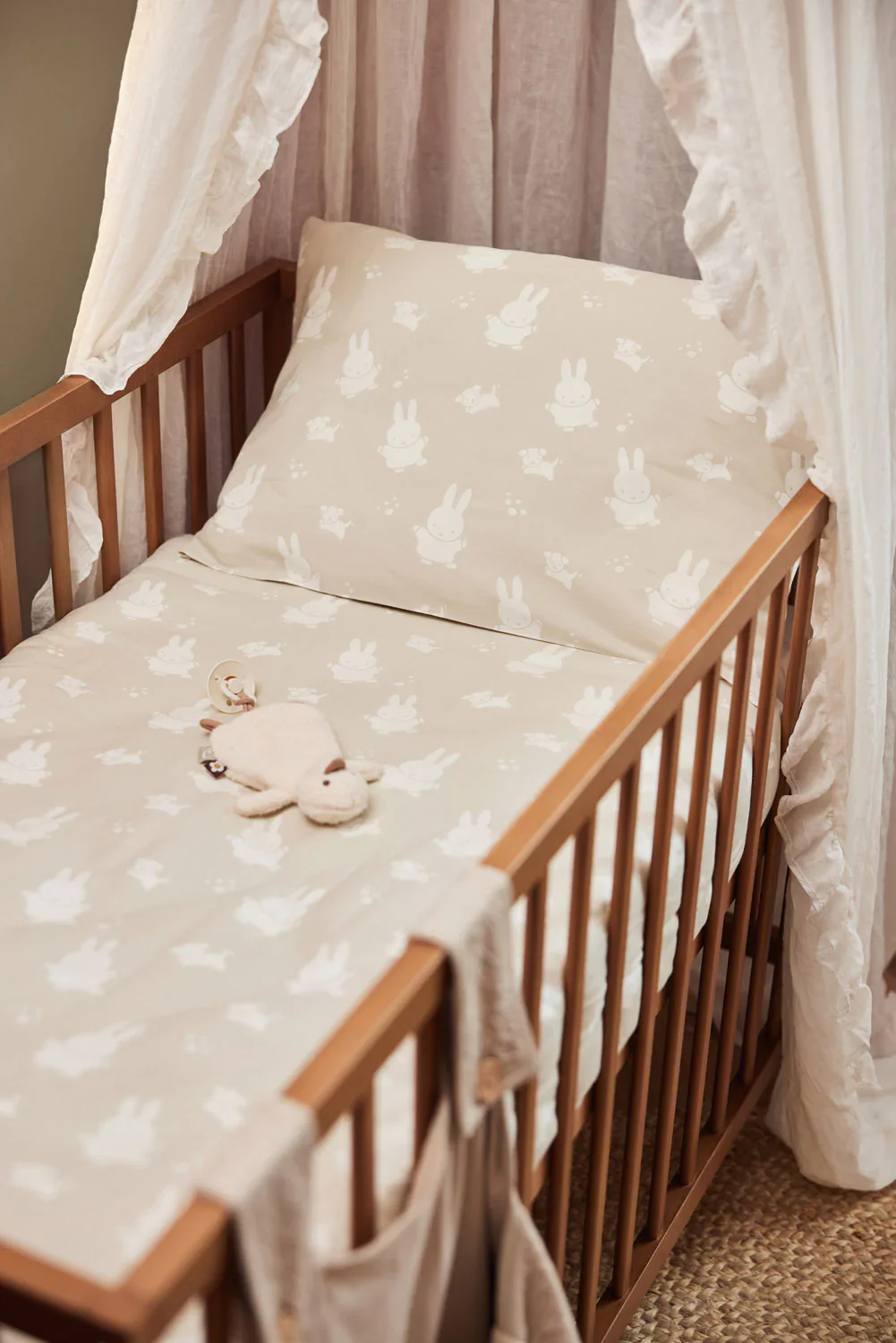 Set de funda nórdica para cuna 100x140cm Miffy & Snuffy Nougat Jollein - Imagen 2