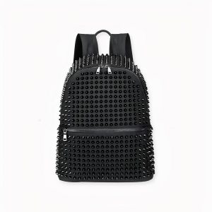 Mochila negra de mujer con remaches