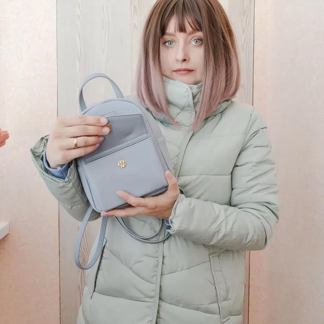 Mochila pequeña de mujer en piel vegana en colores de moda - Imagen 8