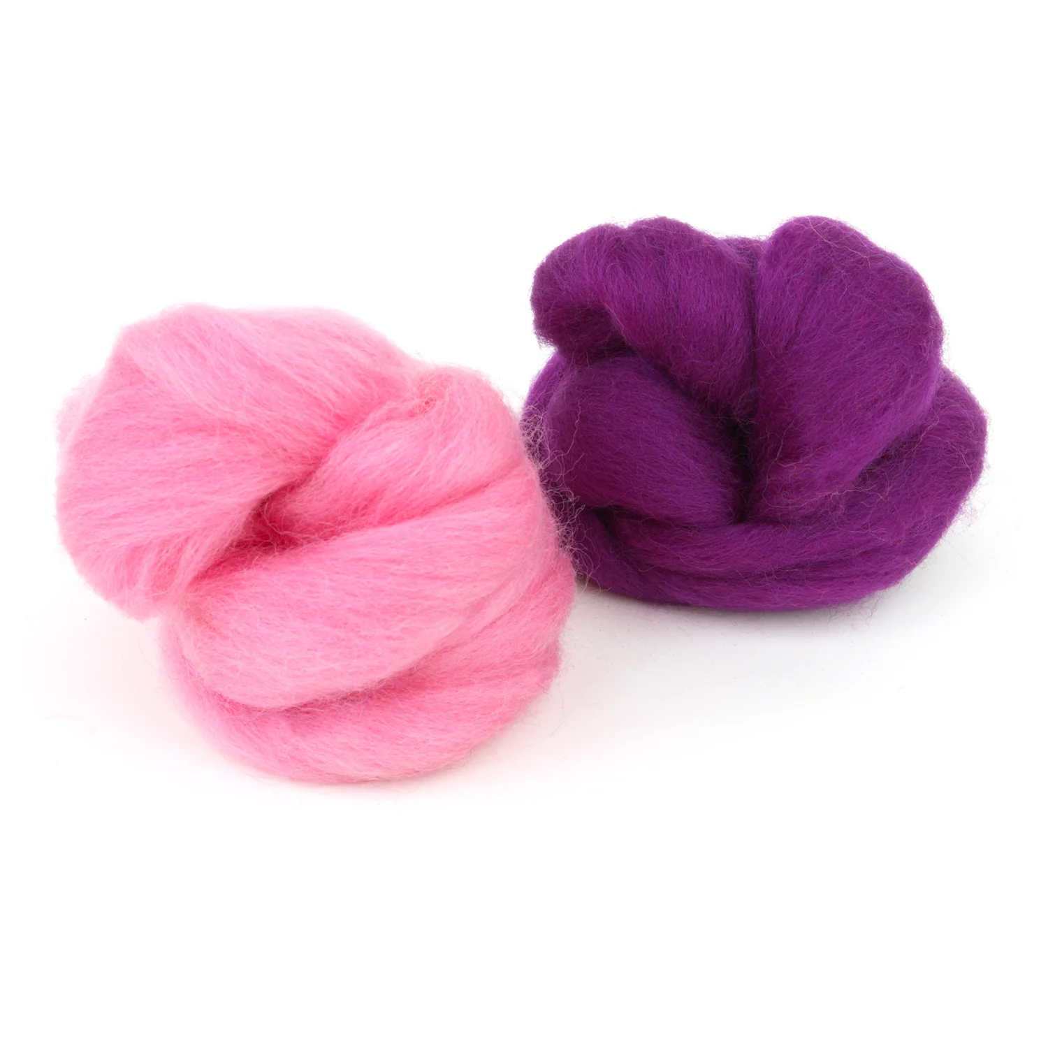 LANA CARDADA PEINADA Y TEÑIDA EN CINTA